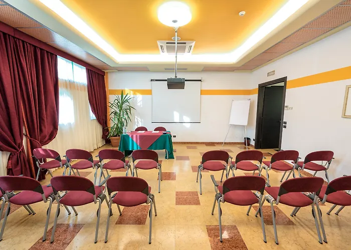Hotel West Point Airport 4*