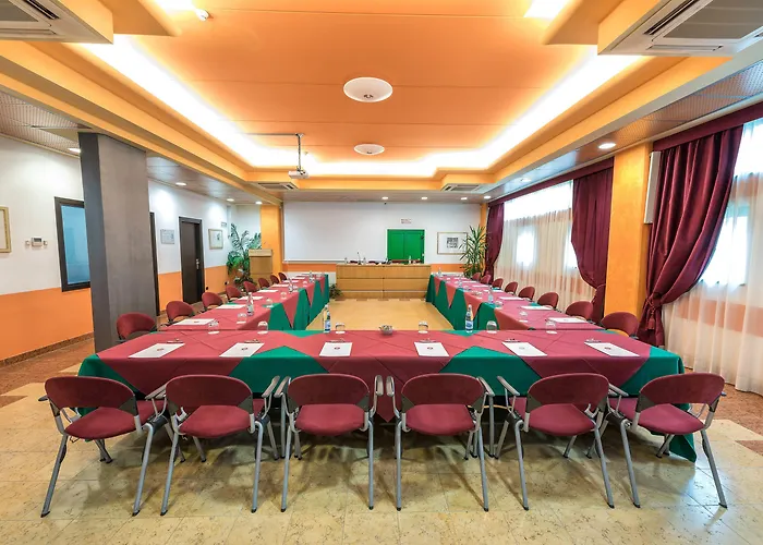 West Point Airport Hotel 4*