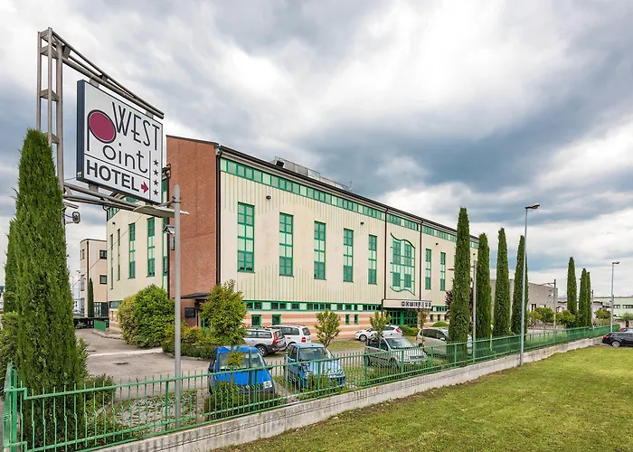 West Point Airport Hotel