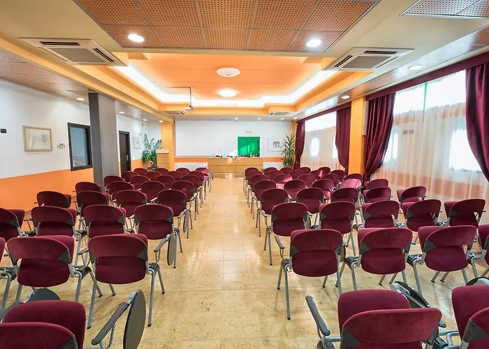 מלון West Point Airport דוסובונו