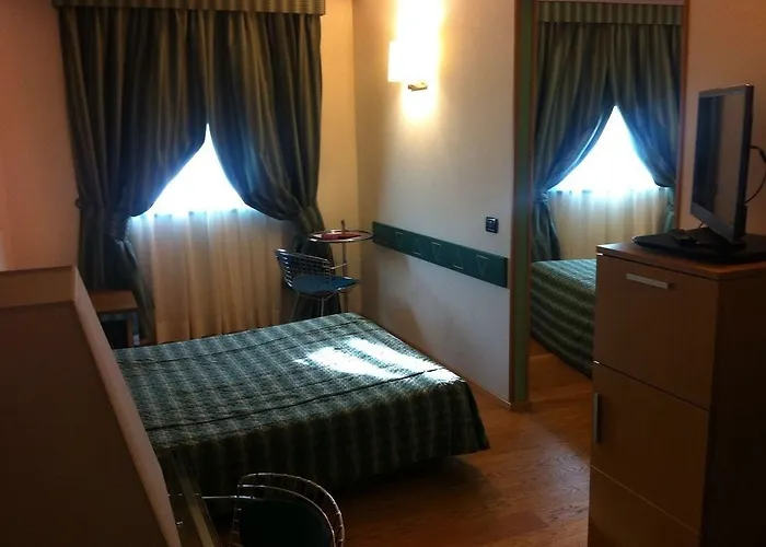 West Point Airport 4*