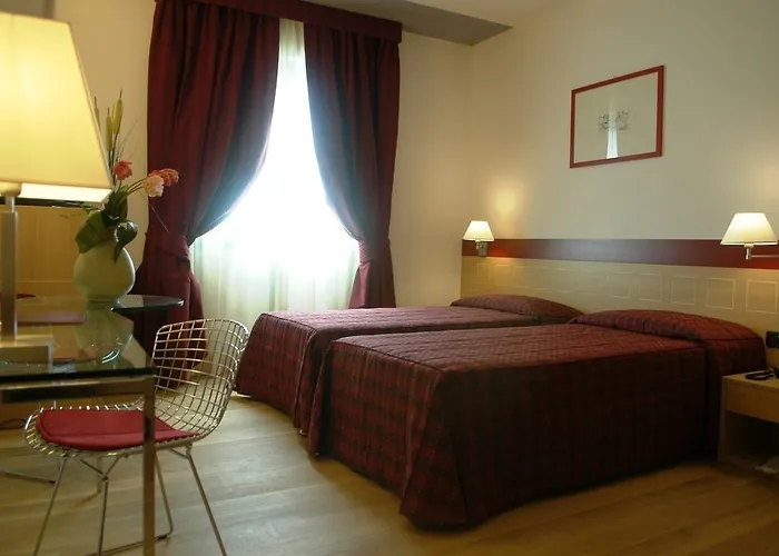 מלון West Point Airport 4*